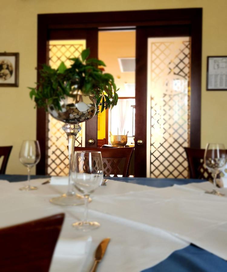 Hotel Mistrello Di Savoia Borgo Val di Taro Exterior photo